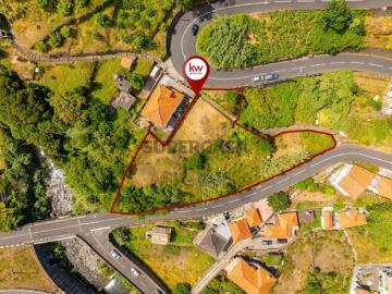 Terreno com Ruína Urbana e Vista Panorâmica Vale de São Vicente