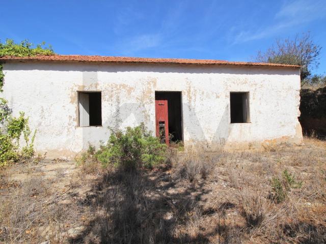 TERRENO COM RUÍNA, VALE DE MARGEM, PÊRA, SILVES