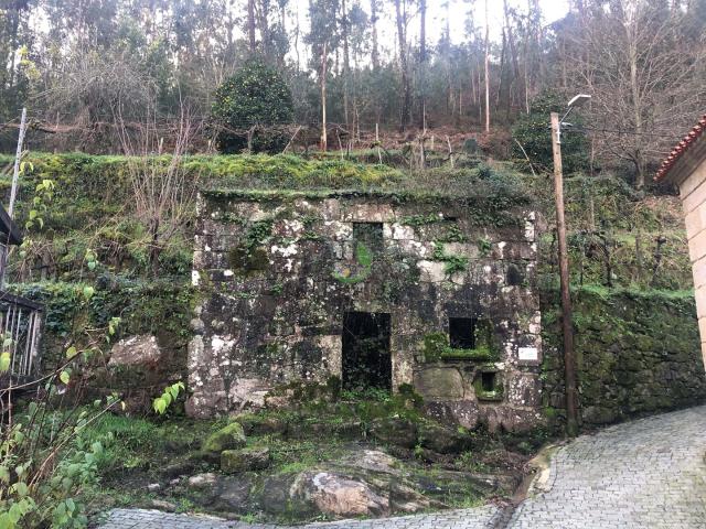 Terreno com ruína Cevide, Cristóval em Melgaço