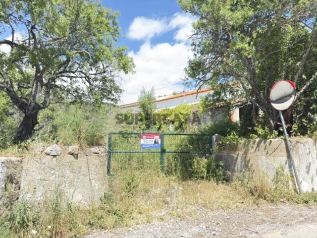 Terreno com Ruína e Infraestruturas em Messines de Cima