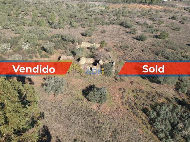 Terreno com ruina e saneamento, com área de 3,15ha em Monfortinho