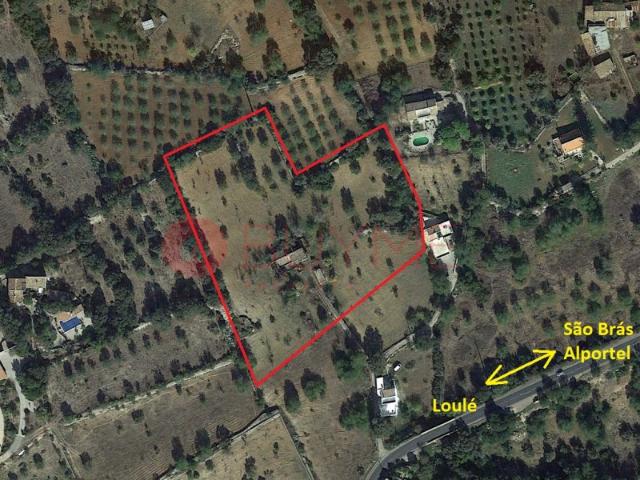 Terreno com Ruína em Zona Tranquila de Fácil Acesso