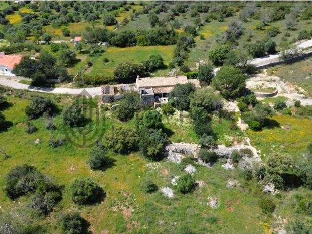 Terreno com ruina em Loulé