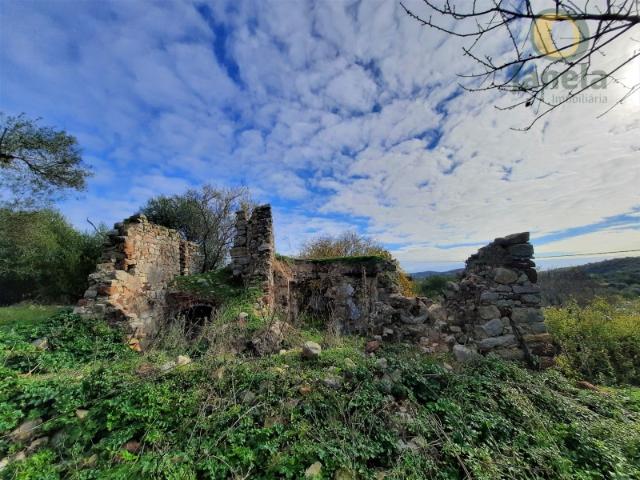 Terreno com ruina em Santa Catarina Tavira