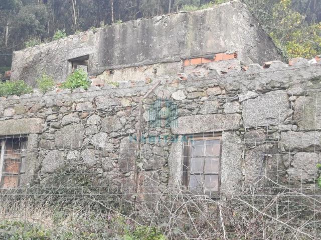 TERRENO COM RUÍNA NA AREOSA COM 1326 M2 VISTA MAR