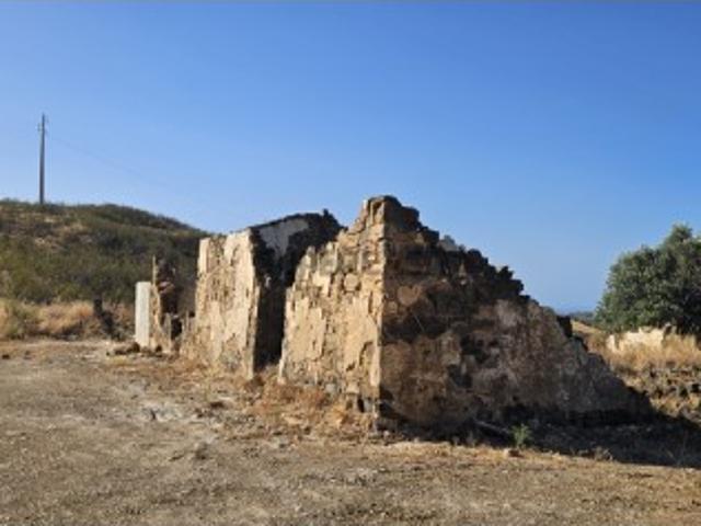 Terreno com Ruína na Serra de Tavira, Algarve