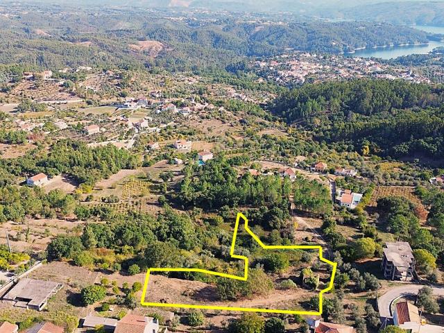 Terreno com ruina no centro de Serra Tomar Castelo de Bode