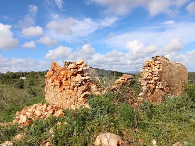 Terreno com Ruína no Colégio Bensafrim