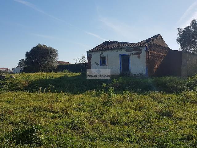 Terreno com ruína Odiáxere