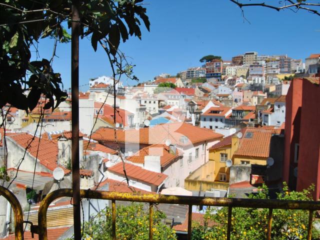 Terreno com Ruina para construção junto ao Castelo de S. Jorge, Lisboa