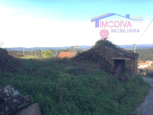 Terreno com ruína para recuperar