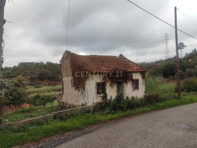 Terreno com Ruína para Reabilitação – Abadia, Cortes, Leiria