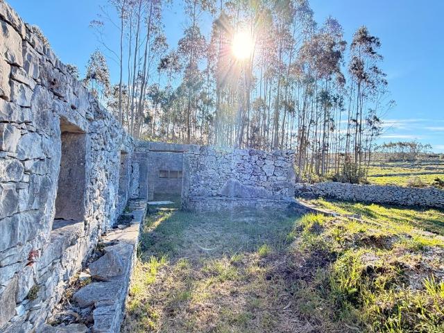 Terreno com Ruína para Venda – Grutas de Santo António