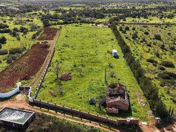 Terreno com Ruína Projeto Aprovado para Moradia T3 | Bensafrim, Lagos, Algarve
