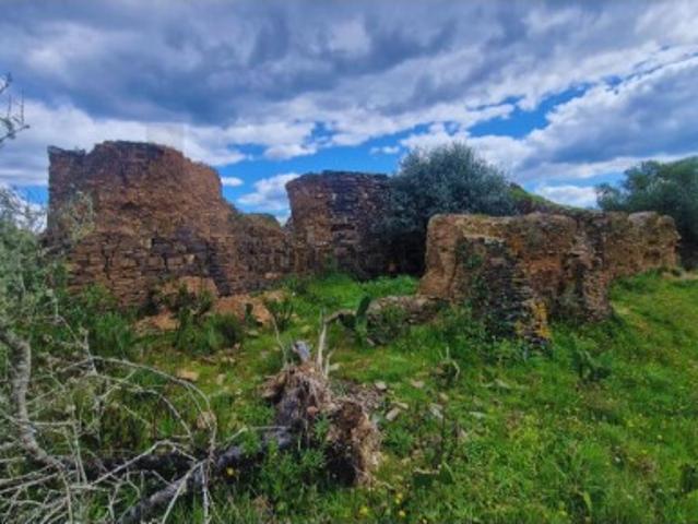 Terreno com Ruina S. Bartolomeu de Messines