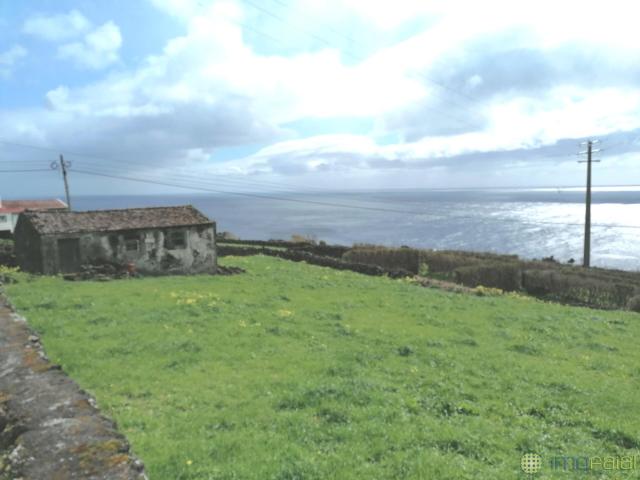 Terreno com Ruínas localizada na Ilha do Pico