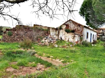 Terreno com Ruinas em Bensafrim 156m² Bensafrim e barão de são joão
