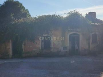 Terreno com Ruínas em Zona Tranquila e Excelente Exposição Solar