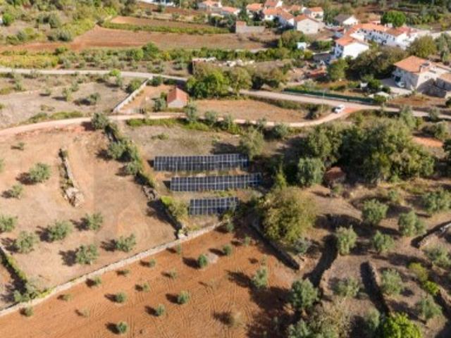 Terreno com Sistema Solar & Infraestrutura ’Plug and Play’ para Operação 24/7