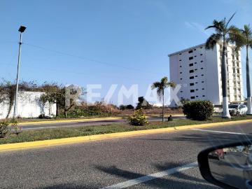 TERRENO COMERCIAL 1,260 M2 UBICACION ESTRATEGICA: CERCA DEL FORUM MUNDO IMPERIAL, AEROPUERTO Y CENTRO COMERCIAL LA ISLA ACAPULCO