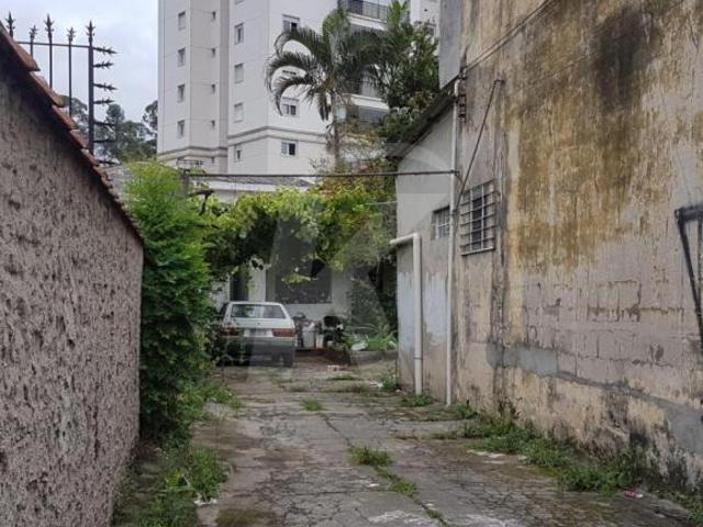 Terreno comercial a cinco quadras do metrô Parada Inglesa