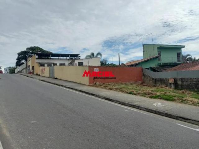 Terreno comercial com 949,40m² no jardim da granja de esquina. Com 2 salões comerciais e 8 casas com