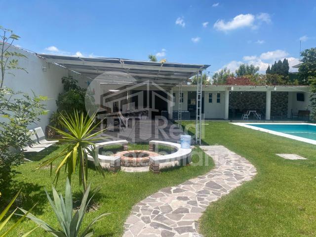 Terreno comercial con departamentos en Salitrillo