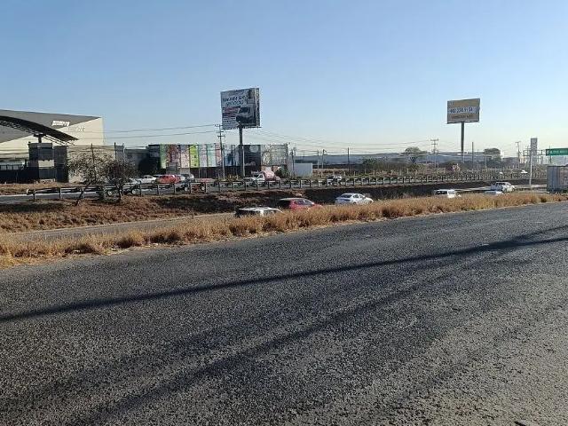 TERRENO COMERCIAL CON FRENTE A LA CARRETERA 57 EN EL MARQUES QUERÉTARO
