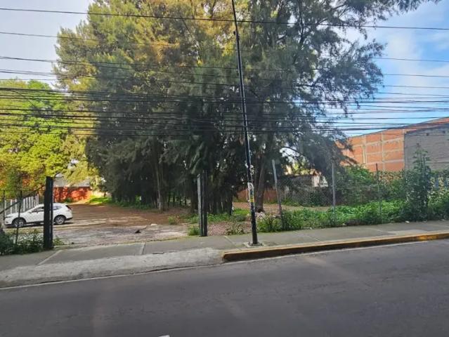 TERRENO COMERCIAL CON FRENTE AMPLIO