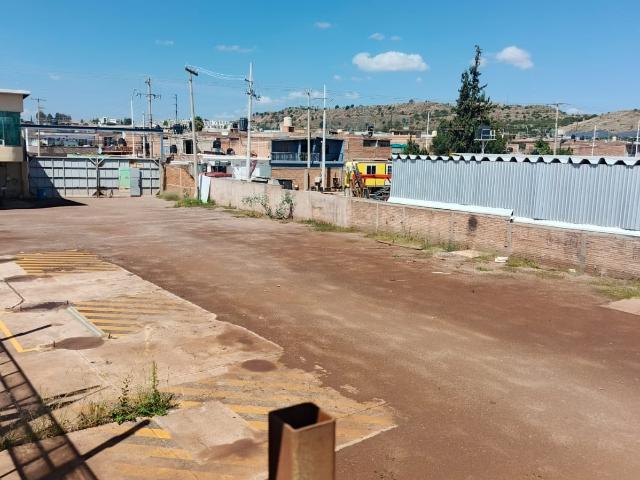 TERRENO COMERCIAL CON OFICINAS EN EL CIPRES 2