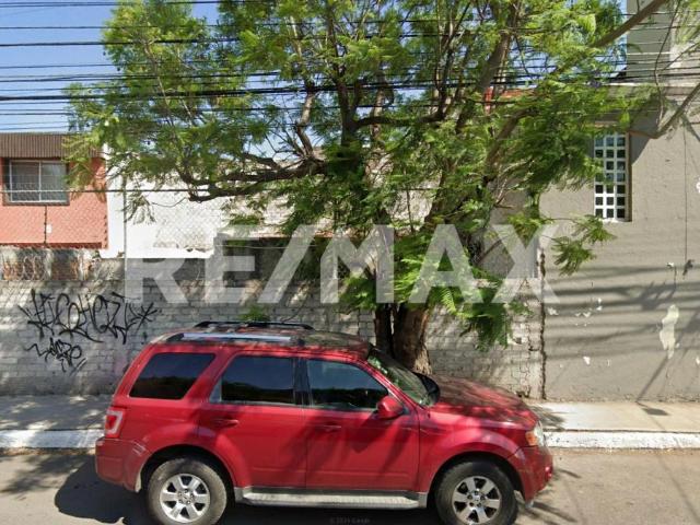 Terreno comercial con local y departamento en venta Jardines de la Hacienda