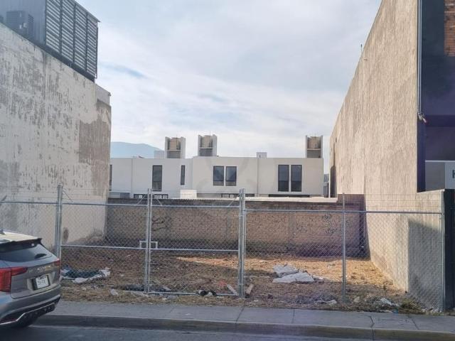 Terreno Comercial con Proyecto sobre Av Loma del Valle