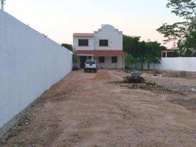 Terreno Comercial de 2000 con Casa en Av Colosio, Cancún
