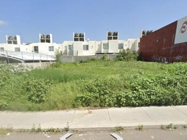 Terreno comercial de 300 m? sobre avenida en Ciudad del Sol, Queretaro. GPS