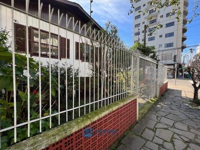 Terreno comercial de esquina com 212,40m², Centro