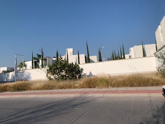 TERRENO COMERCIAL EN VENTA CERCA DE LA UAA