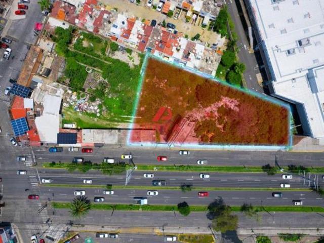 Terreno Comercial en Venta El Batán Zapopan 2224 m2 con 85m de Frente