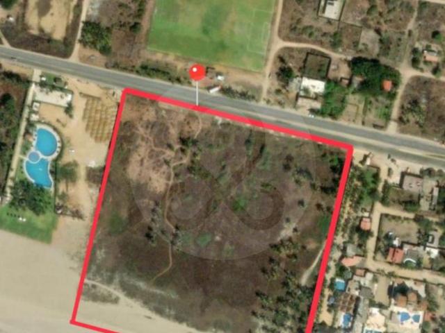 Terreno Comercial en venta en Acapulco en Playa Encantada a pie de playa