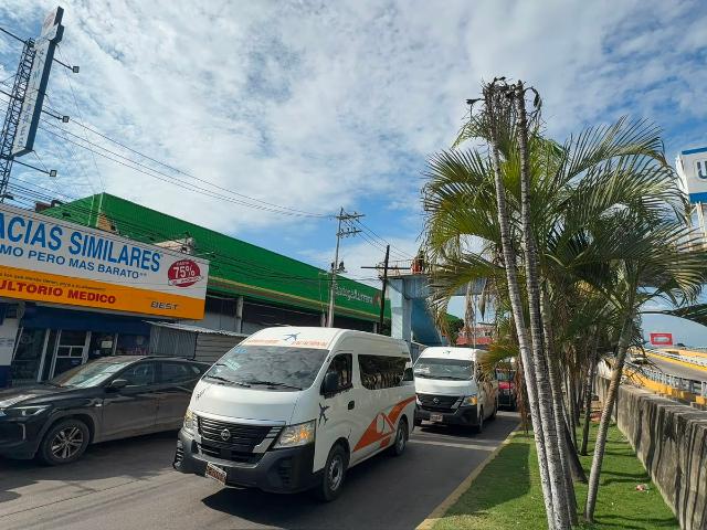 Terreno Comercial en Venta en Acapulco Las Cruces: 2,000 m² sobre Blvd. Vicente Guerrero