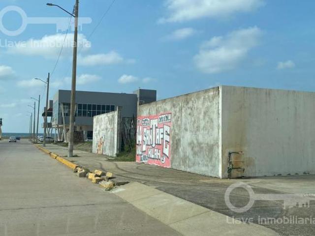 Terreno Comercial en Venta en Av. Abraham Zabludovsky, Fracc. FOVISSSTE, Coatzacoalcos, Ver