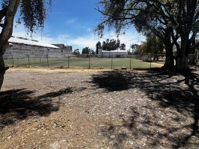 Terreno comercial en venta en la colonia Barrio de Guadalupe, Avenida principal