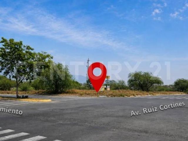 Terreno Comercial en Venta sobre Av. Ruiz Cortines, Uso Mixto, 5,600 m²