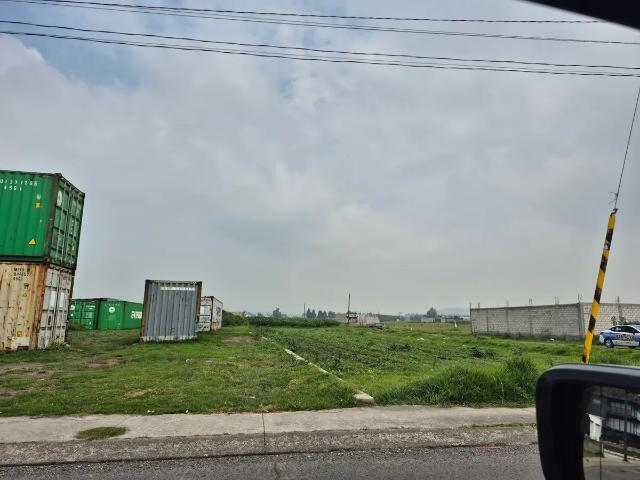 Terreno comercial en esquina Mide 1,600m2 cerca frac condado del valle