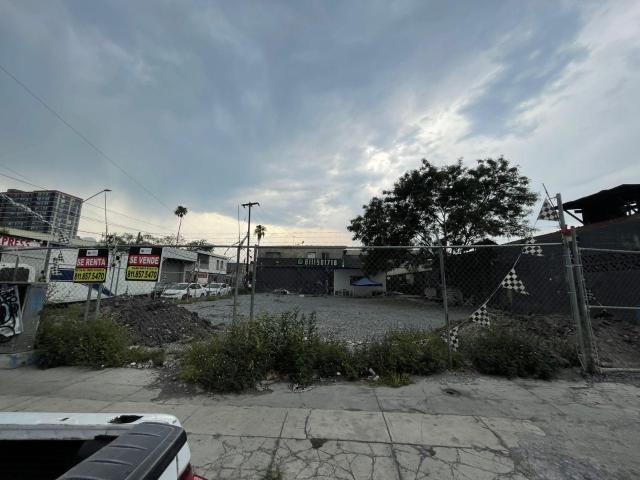 Terreno comercial en Pablo A. de la Garza yJose M Oton