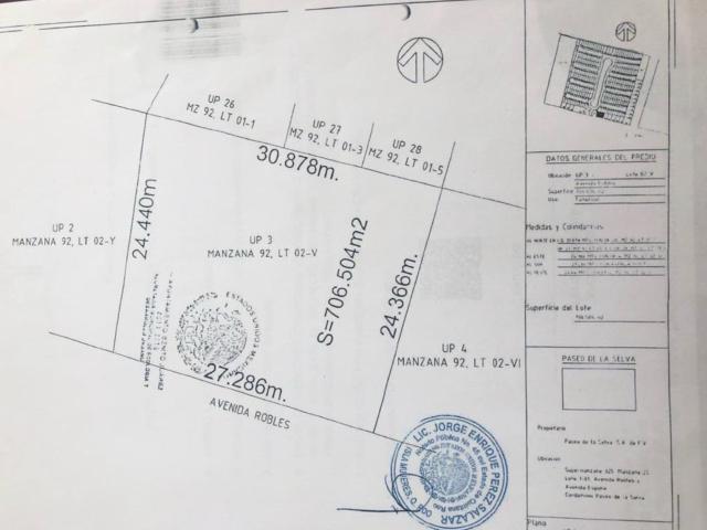Terreno Comercial en Paseos de la Selva
