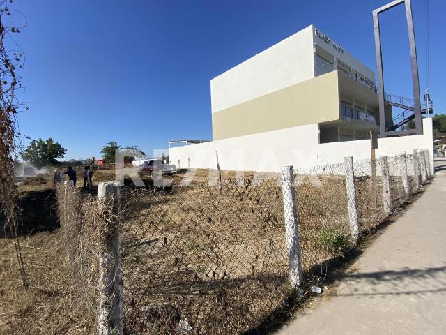 TERRENO COMERCIAL EN RENTA