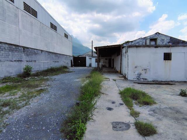 TERRENO COMERCIAL EN RENTA EN ZONA CUMBRES