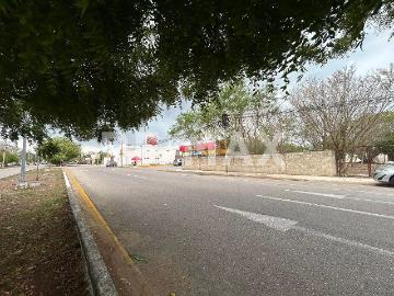 Terreno comercial en renta en Avenida Temozón