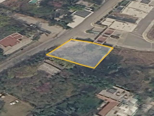 Terreno comercial en Renta sobre Antiguo Camino en la zona de Los Cristales