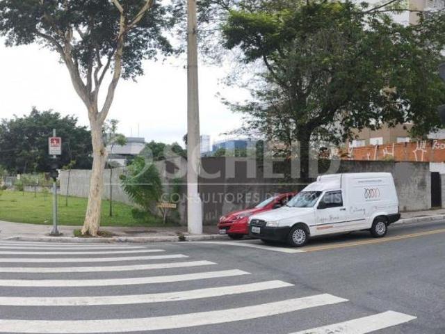Terreno Comercial esquina Américo Brasiliense x Cecília Lottenberg Zona Mista